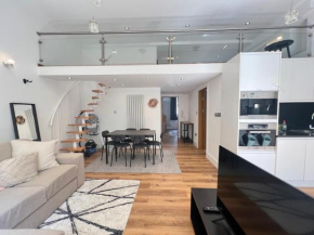 3.5 High Ceilings - Centrally Located